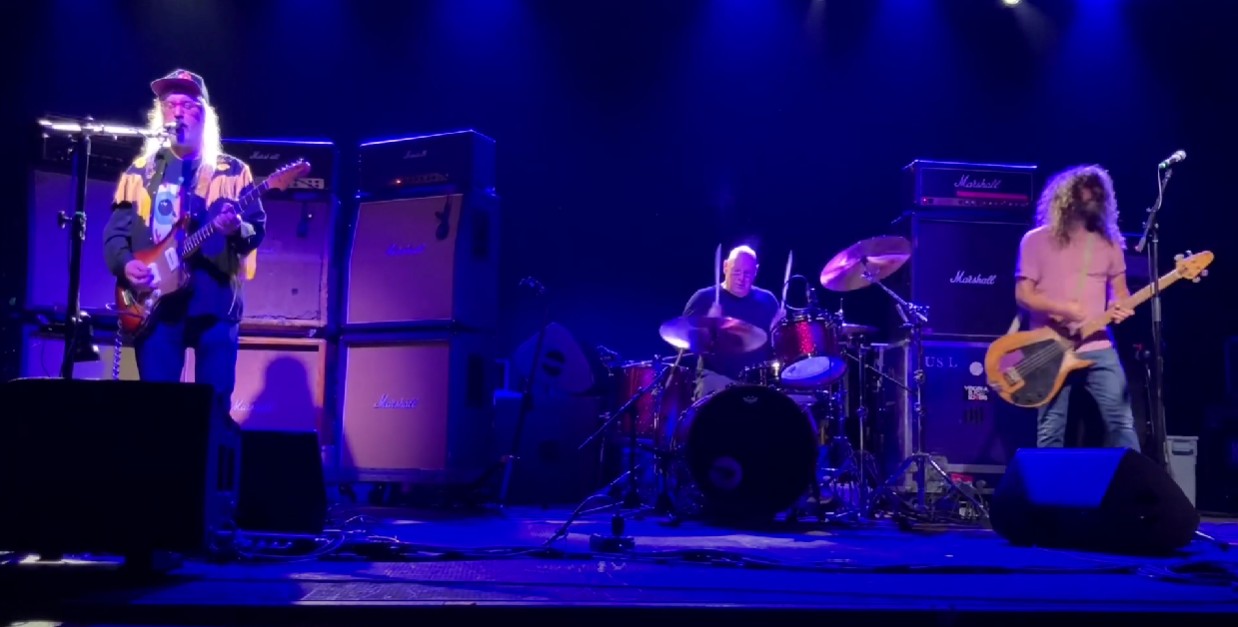 DinosaurJr2025-07-15TreeHouseBrewingCompanySouthDeerfieldMA (6).jpg